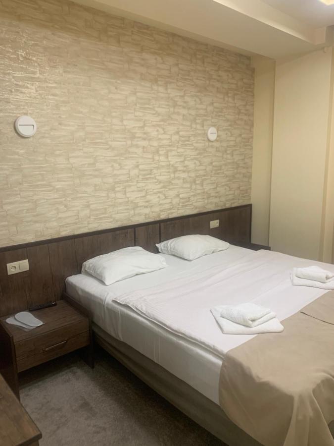 Hobby Hotel Erivan Exterior foto