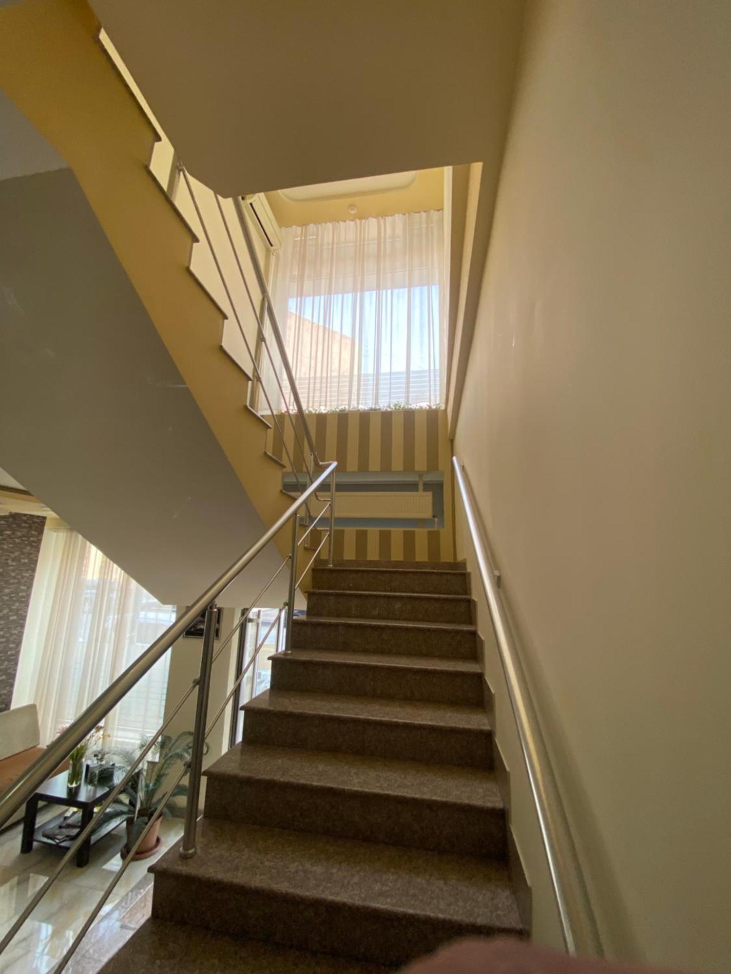 Hobby Hotel Erivan Exterior foto