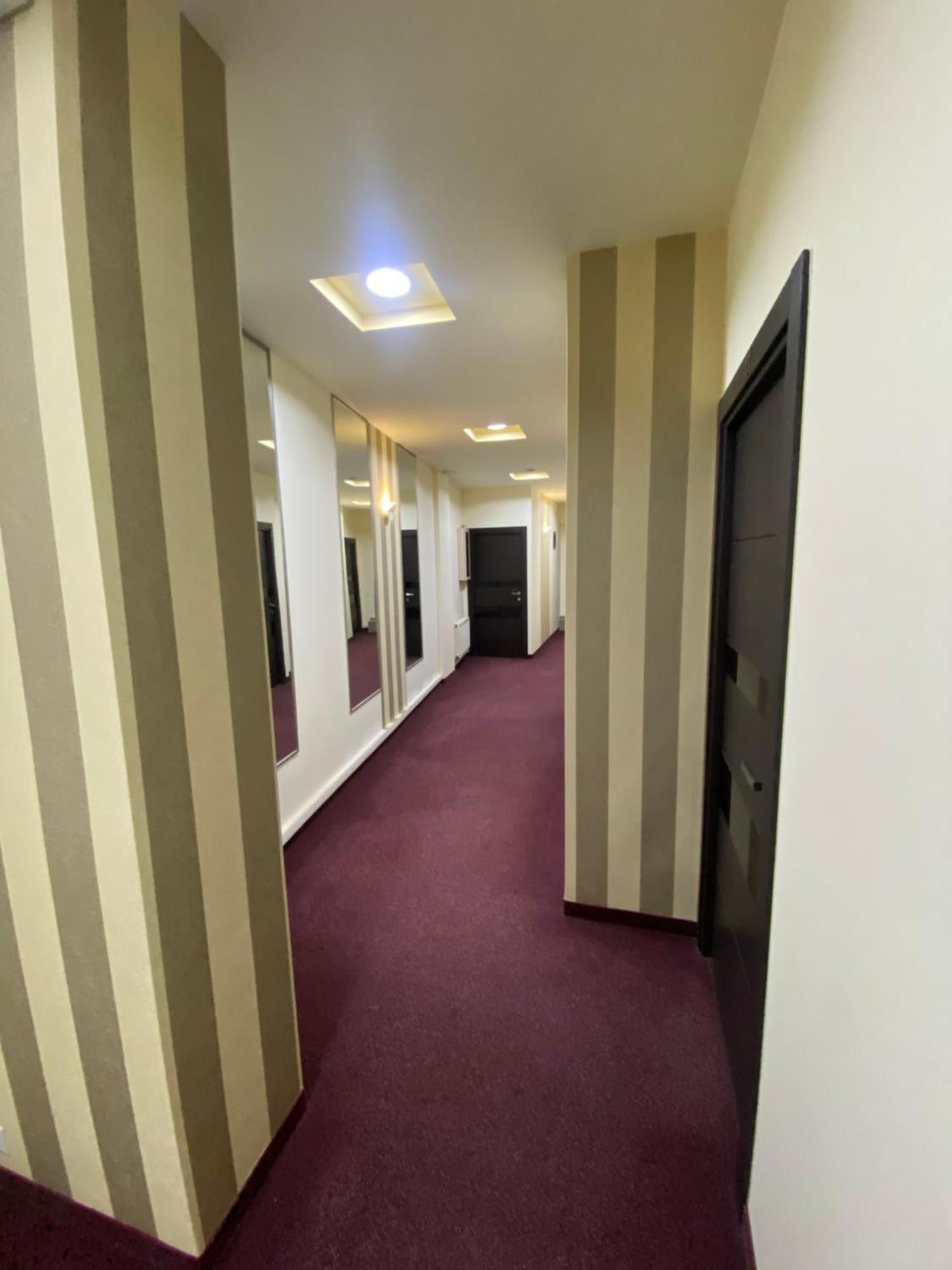 Hobby Hotel Erivan Exterior foto