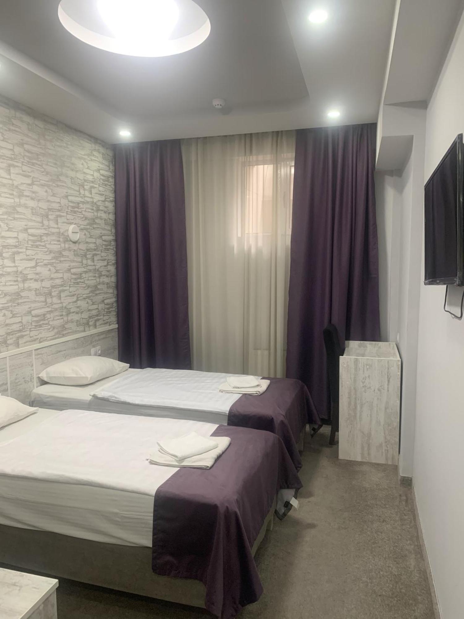 Hobby Hotel Erivan Exterior foto