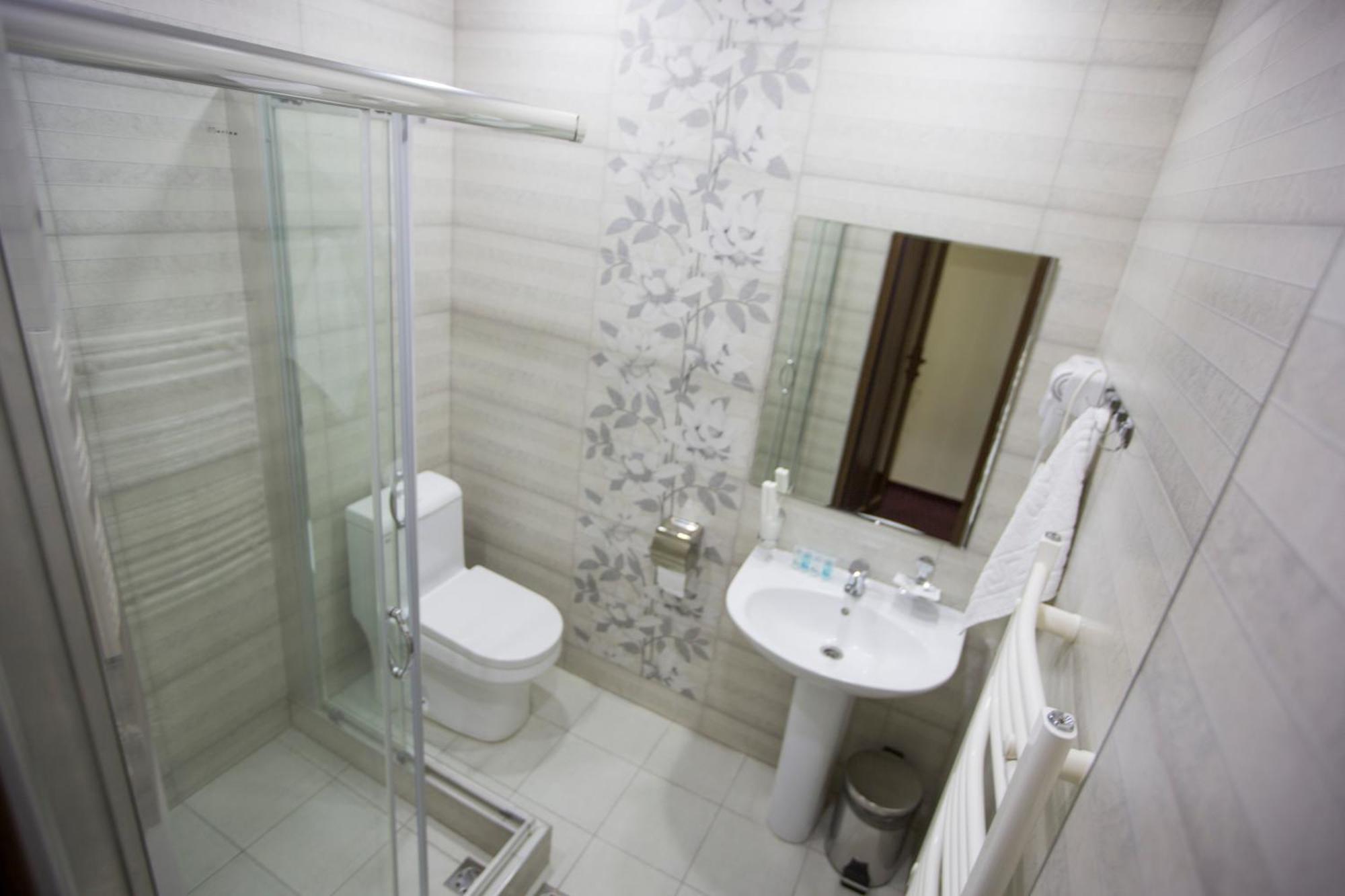 Hobby Hotel Erivan Exterior foto
