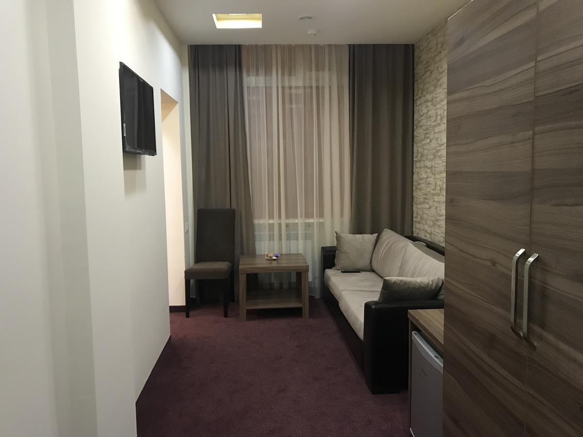 Hobby Hotel Erivan Exterior foto