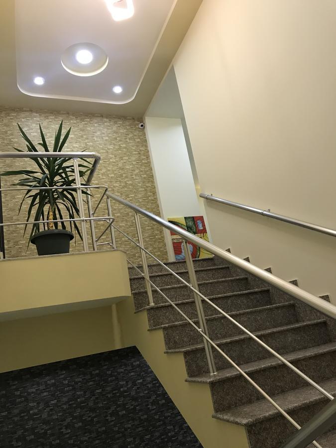 Hobby Hotel Erivan Exterior foto