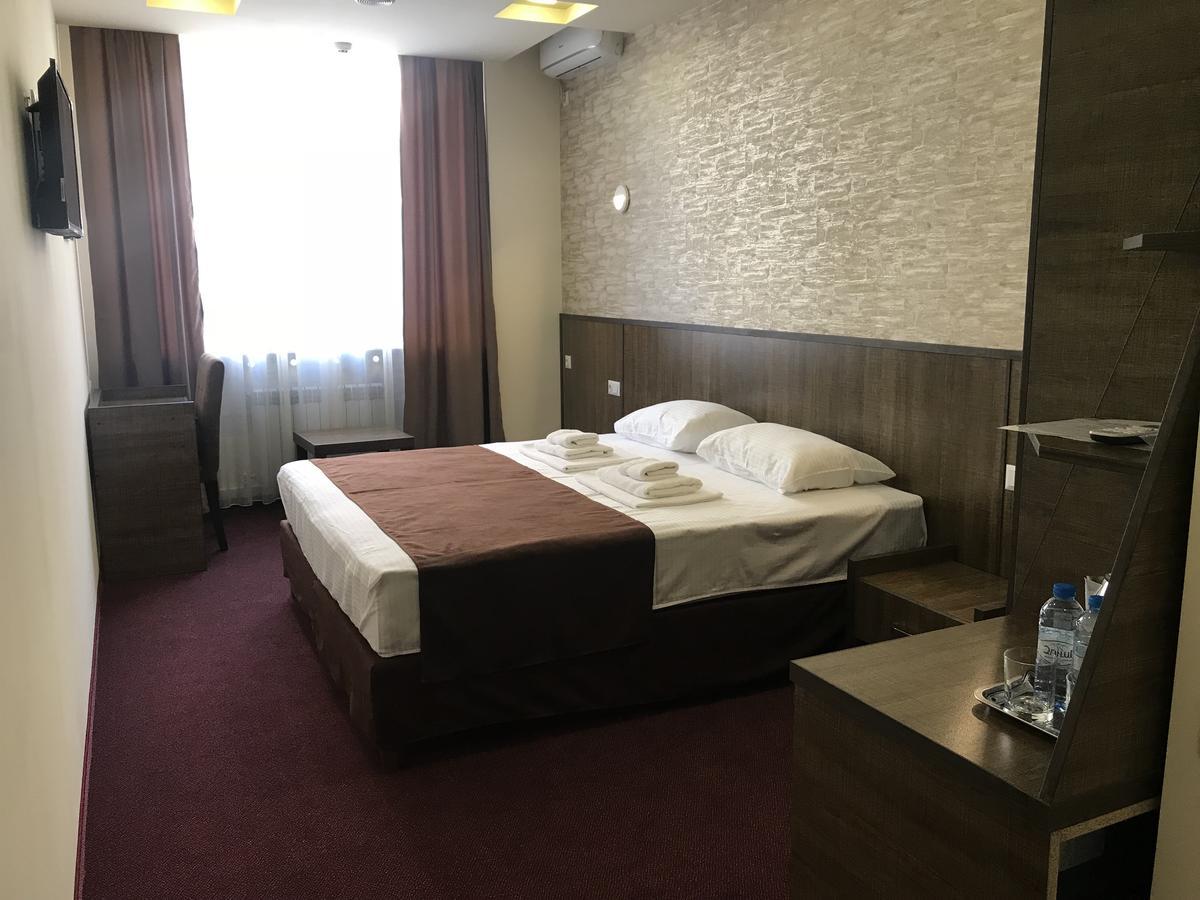 Hobby Hotel Erivan Exterior foto