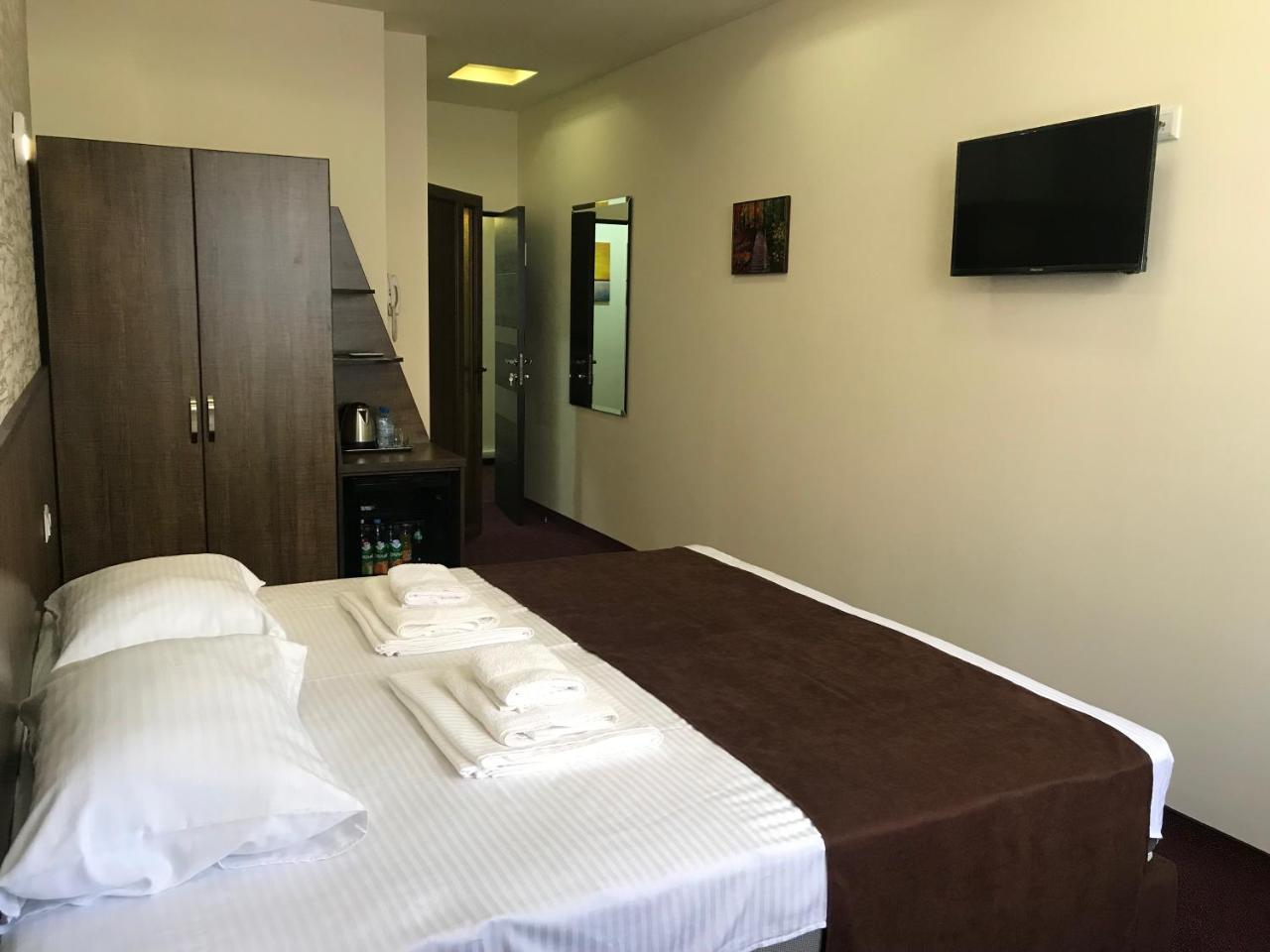 Hobby Hotel Erivan Exterior foto