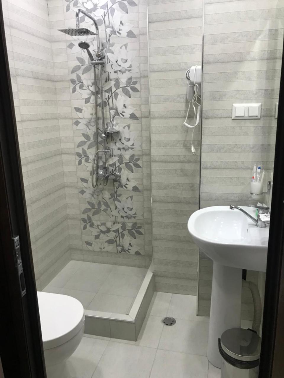 Hobby Hotel Erivan Exterior foto