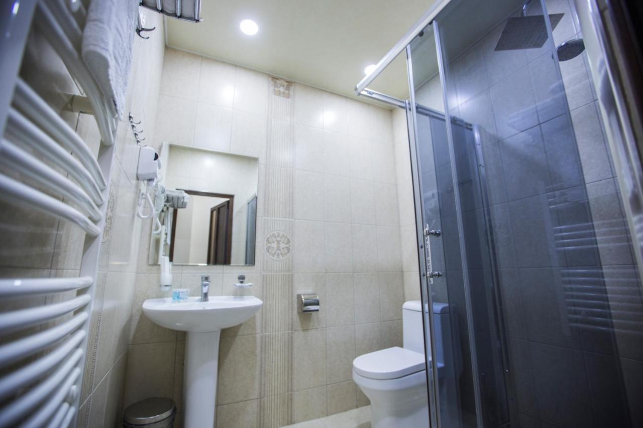 Hobby Hotel Erivan Exterior foto