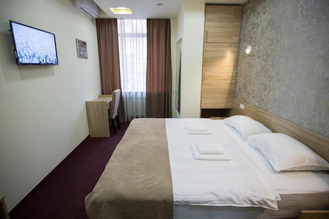 Hobby Hotel Erivan Exterior foto