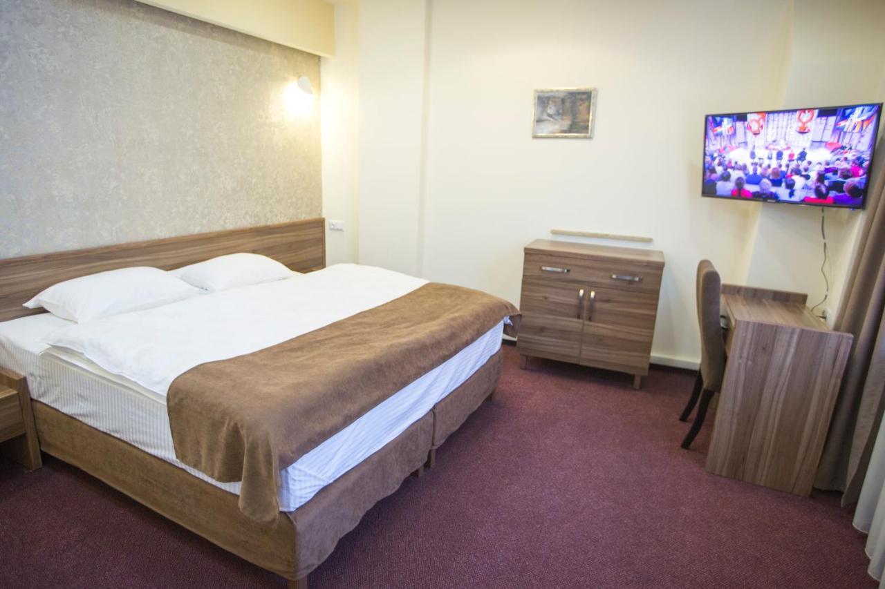 Hobby Hotel Erivan Exterior foto