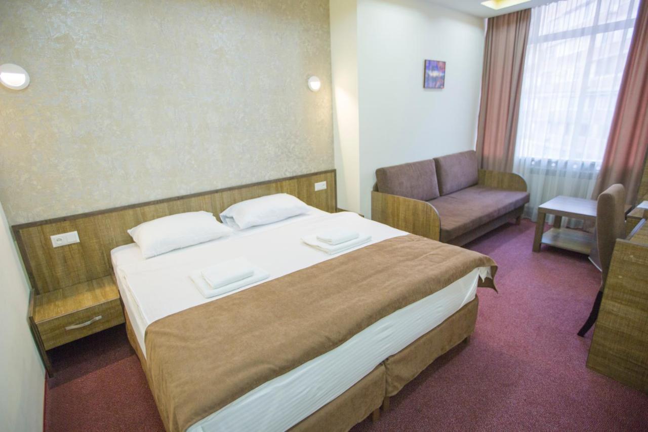 Hobby Hotel Erivan Exterior foto