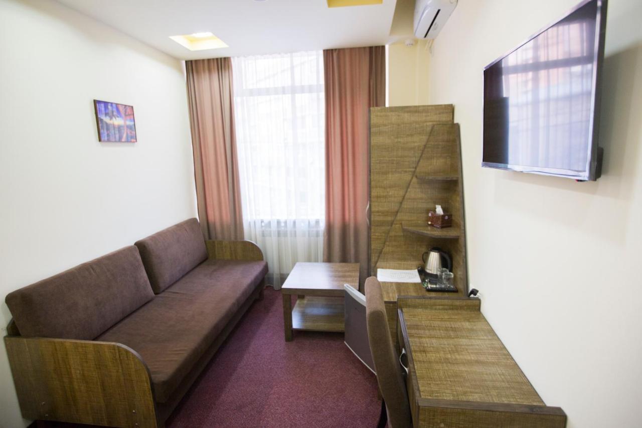 Hobby Hotel Erivan Exterior foto