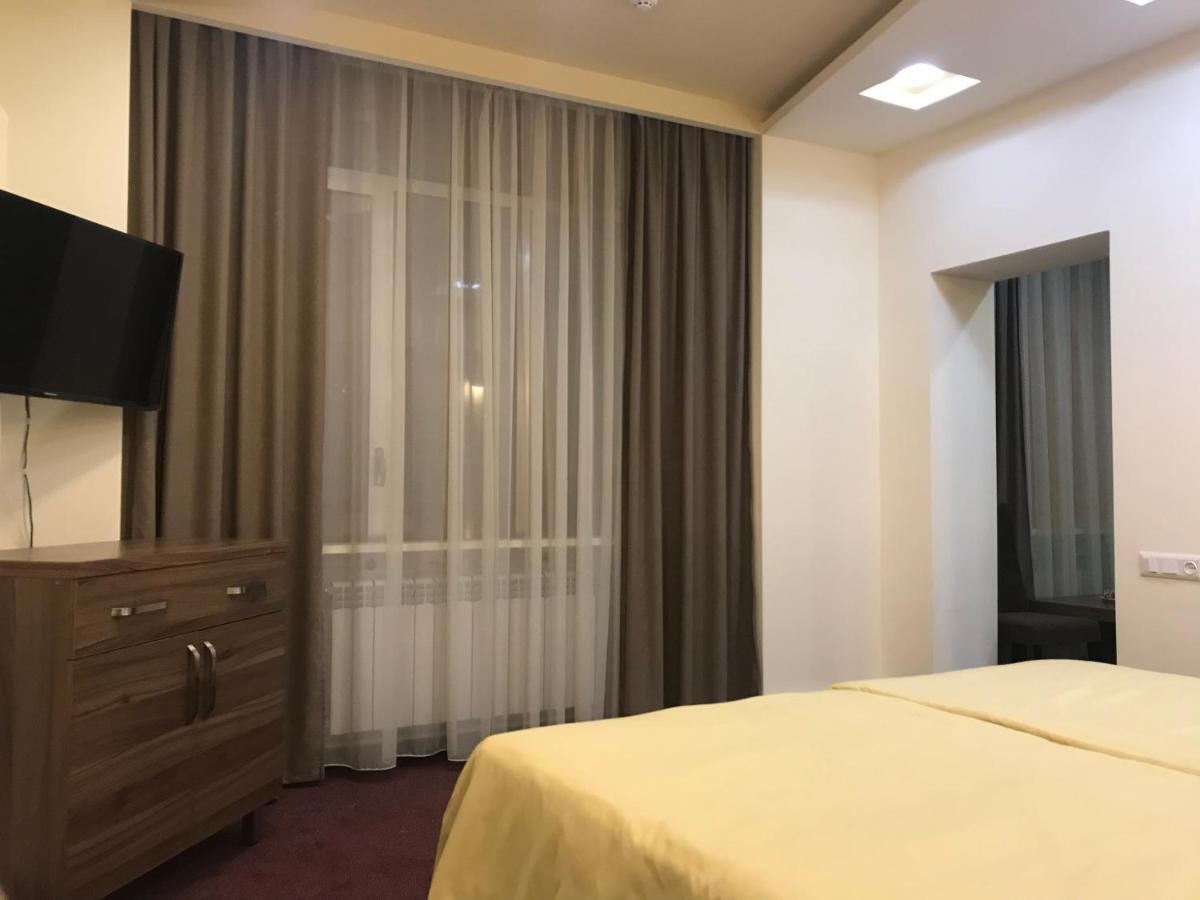 Hobby Hotel Erivan Exterior foto