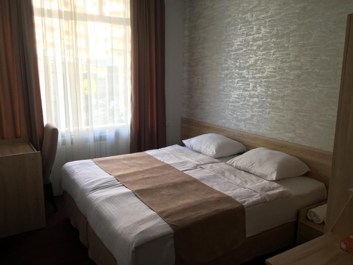 Hobby Hotel Erivan Exterior foto