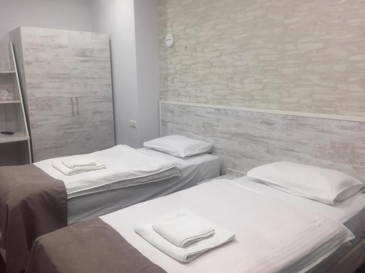 Hobby Hotel Erivan Exterior foto
